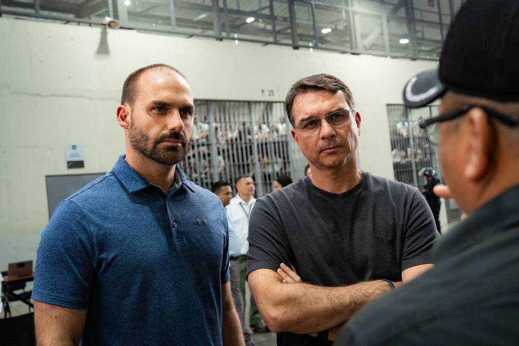 Flávio inicia pré-campanha com viagem por Israel e tenta estreitar laços com a direita mundial