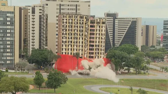 A operação, coordenada pela Secretaria de Segurança Pública (SSP-DF) e pela Defesa Civil, ocorreu às 10h no Setor Hoteleiro Norte. • CNN