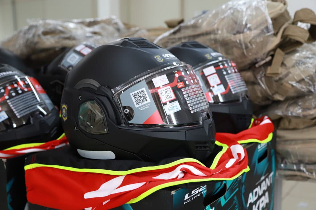 Detran entrega novos fardamentos e EPIs aos agentes de trânsito