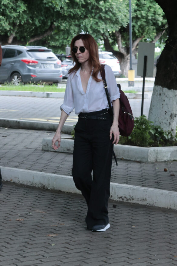 Deborah Evelyn no velório de Dennis Carvalho, seu ex-marido Victor Chapetta/BrazilNews