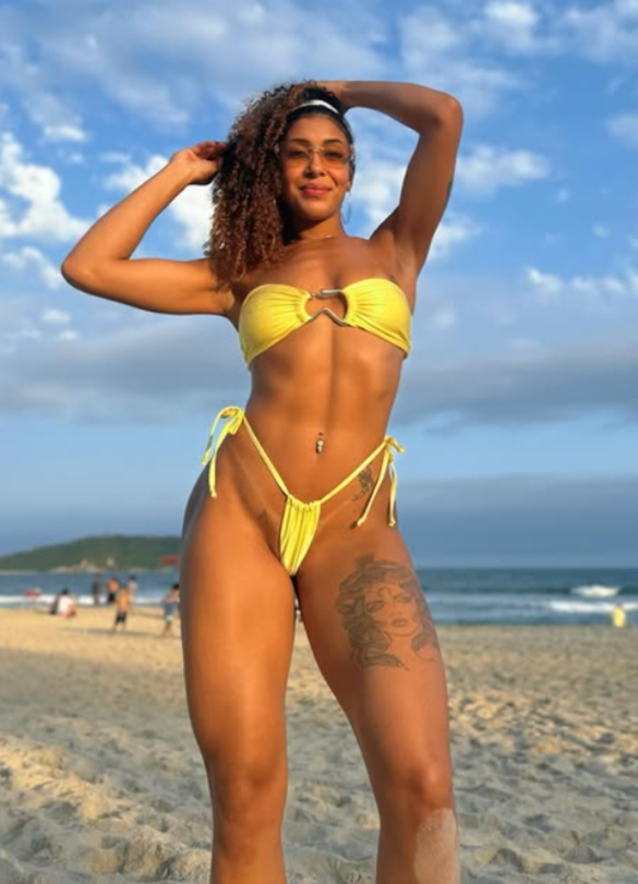 Musa fitness Emelly Souza é atleta amadora Reprodução de instagram